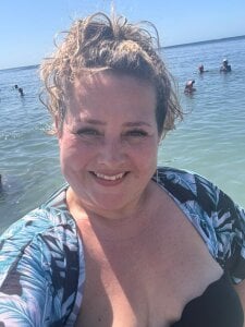 CurvyRosse_ beach breeze and sea Pic 3