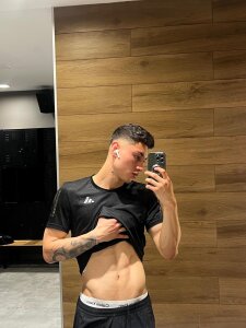 ThiagoFerrero_Hot Public Pic 7