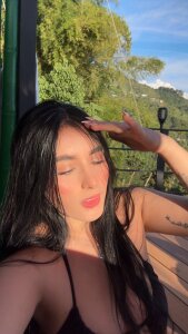 mia horny de Kim_and_Mia  2 Imagens