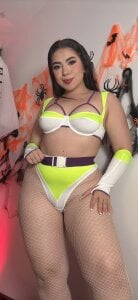 IsabellaAnngel Come push my button and see what happens 💚💜 Pic