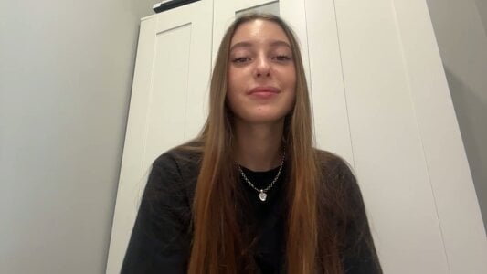 selena_favn Best view on the internet 💋 Pic 3