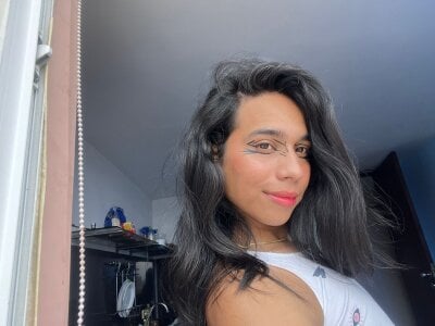 Ashleypetite_ Public Pic 3