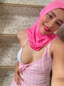 ShanaJamil Thinking about my happiness, I remembered you 😍 Foto 3