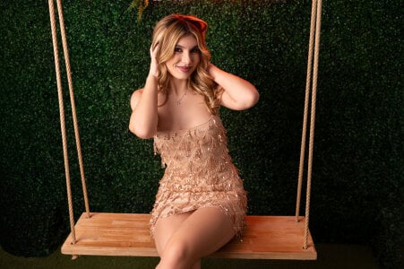 AnisiaConnor Swing with me Pic