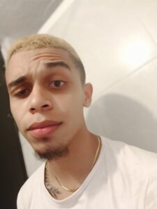 aaron_play Public Pic 2