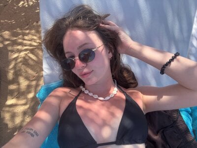 SilverGalen I love walking barefoot on hot sand Pic 2