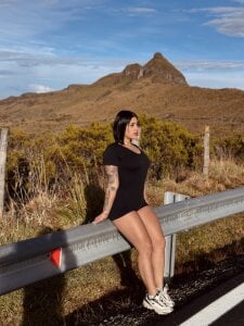 AlannaEvons Loving the landscape ⛰️ Pic