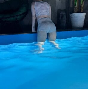 Zdjęcia _Maybe_Baby_ A typical pool party: 