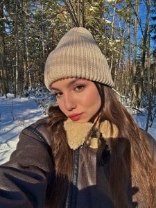 ZanaBreland 3  4টি ছবি