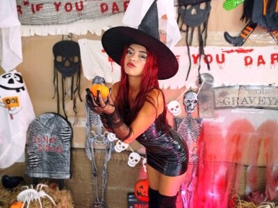 CristalLoren 😈Sexy and slutty witch 😈 Pic 3