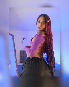 Samantha_spike2 Public Pic 4