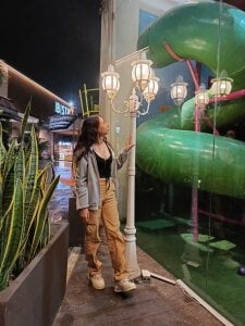 star__Cute Public Pic 3