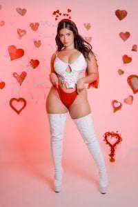 PaulinaBelushi Let me be your valentine! ❤️ Pic