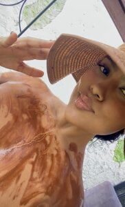 miiabrown18 🍫Body covered with chocolate 🍫 Pic