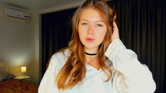 MardellAyling close-up my face Pic 9