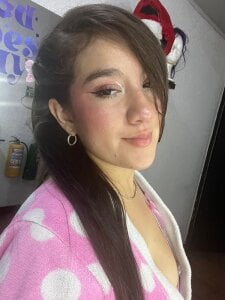 Getting ready to be with you this afternoon 💜 od ZharaGag_on_u  2 snímek