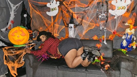 ainaah_ A very beautiful and naughty cowgirl 😈🤠 Pic