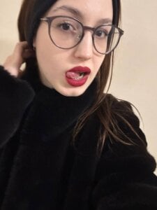 NicolaHulse headband and red lipstick💋 사진 2