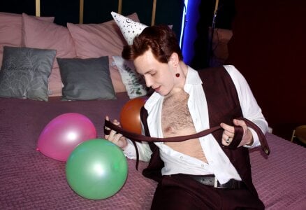 LeoMooreeの🎉Happy birthday to me🎉の 2枚の写真