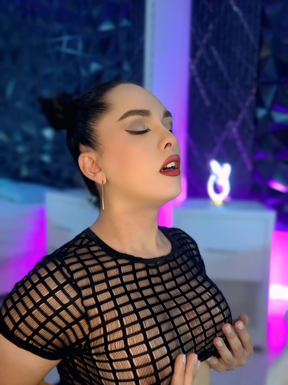 AudreyHayworth 님의 트렌드 중인 사진  2468개