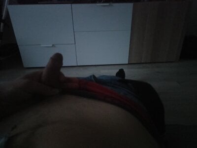 ZeLtEr0121 Public Pic