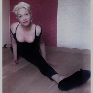 Smiling_Irene Public Pic 8