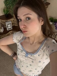 DeanUnnold attractive student Foto 4