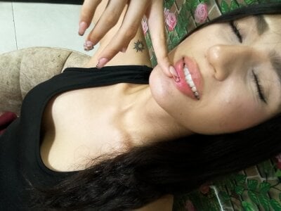 Evelyn_Harper_x Public Pic 2