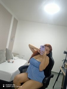 ximena_dork How do I look with my light blue shirt?💙 Bilde 3