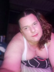 JadeTodd43 It's so hot.... Can someone just spray me and make me wet. Pic 2