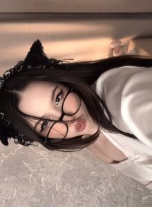 LizaWakenight strict girl🤭  5টি ছবি