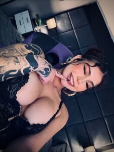 CHERRYY_BOMB_ The most cute face 🌺🙈 Pic