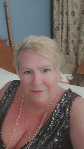 Playful_MILF_Demi Public Pic 8