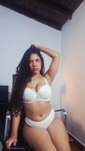 Be the sensuality that surrounds you de AshlyViper  Imagens