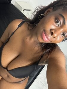 EBANOLILY_ Public Bilde 3