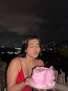 Alejalexx Celebrate my birthday 🎀💗 Pic