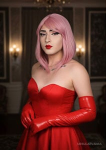 TokyoEvanss Queen on Red Pic