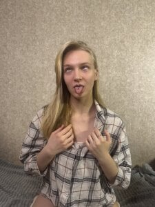 Alex-wer I'm wearing a shirt Billede