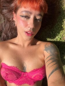 AliceMrtnz Hot in pink Pic 3