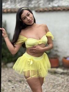 EmiGomez_ 👑 When Beauty drops her dress... the magic begins Pic 3