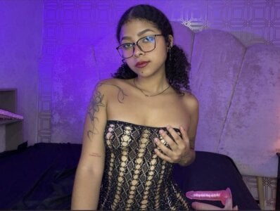 saaraaa MORENA LATINA SEXY Pic 3