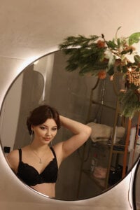 pretty_little_thing Mirror me Pic 4