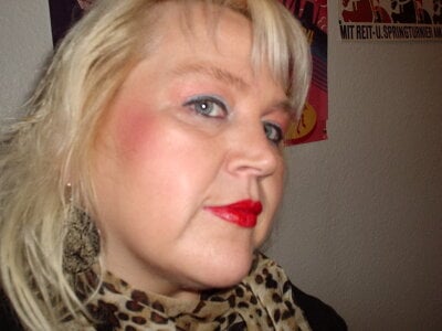 Blasflittchen selfies im Büro Pic 3