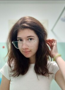 MarilynMun Hello honey, how do you like me in this white top? Pic