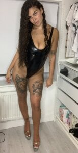 pregnantkiki Public Pic 4