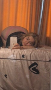 Leya__Droit Pussy Pic 4