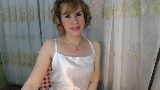 042787DONNA kaysh Foto