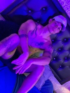 mike_wills3 Casual boy Pic 2