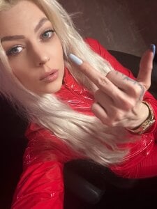 Melina_Diamond Public Pic 7