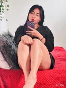 Olivia_Morrys Chill in my house Pic